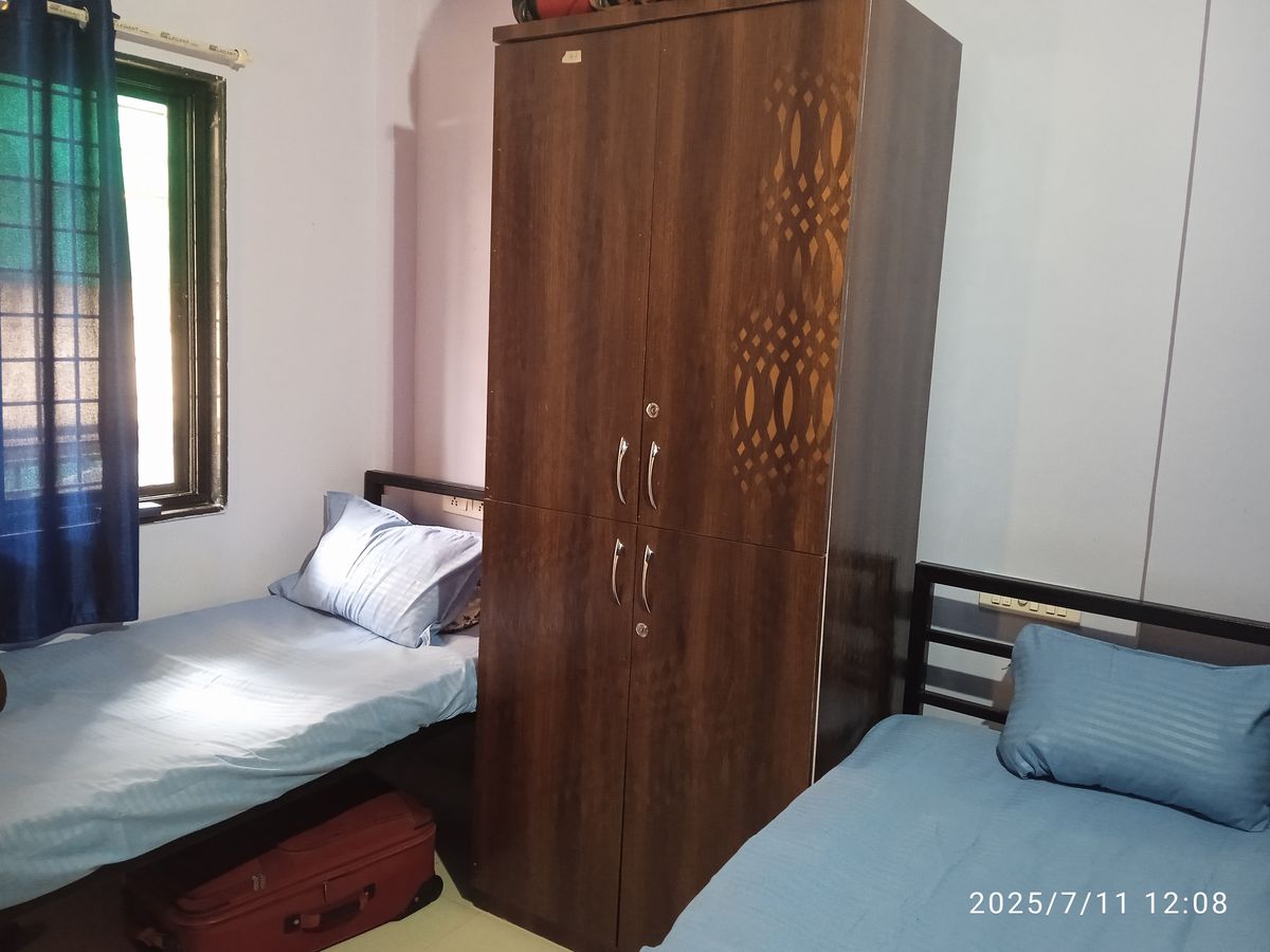 Well-furnished double sharing bedroom at Best PG in Dighi